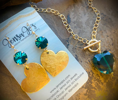 Emerald green & gold heart earrings